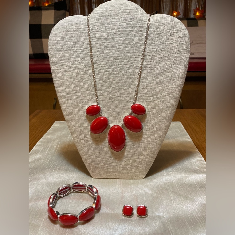 Liz Claiborne Red Oval Necklace, Bracelet And Pierced Earring Set